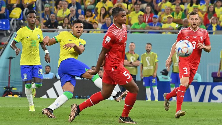 Großer Jubel: Dank des Treffers von Casemiro steht Brasilien im Achtelfinale