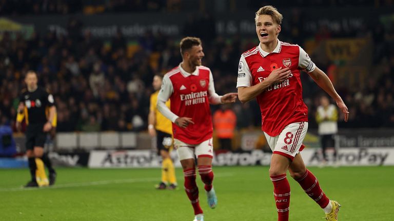 Martin Ödegaard schießt Arsenal bei den Wolverhampton Wanderers zum Sieg. 