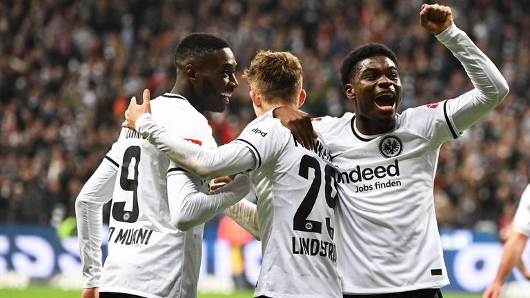 Eintracht Frankfurt beendet die Hinrunde auf dem vierten Tabellenplatz und steht im Achtelfinale der Champions League.