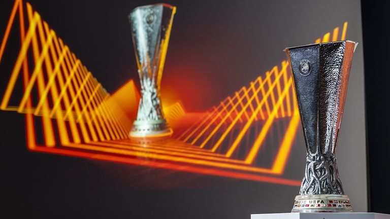 Die Europa League startet mit den Playoffs in die K.o.-Phase.