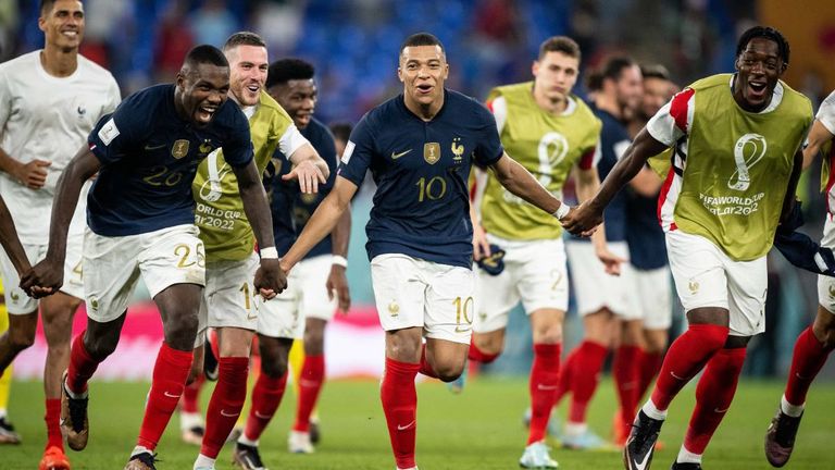 Frankreich steht bei der WM in Katar als erstes Team im Achtelfinale.