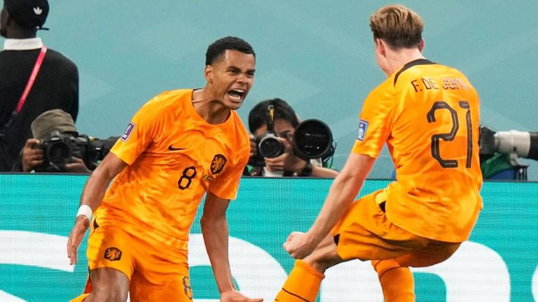 Cody Gakpo erzielt den ersten Treffer für die Niederlande beim WM-Auftakt gegen den Senegal.