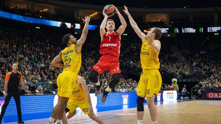 Niels Giffey feiert gegen seinen Ex-Klub sein Bayern-Debüt.