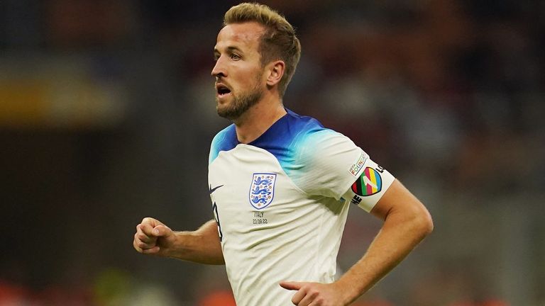 Englands Kapitän Harry Kane will bei der WM in Katar die umstrittene "One Love"-Binde tragen.