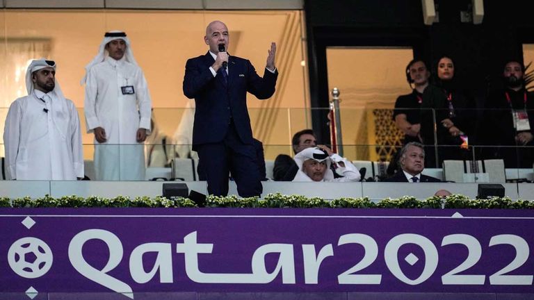 AUTHENTIZITÄT: Vieles hat etwas inszeniertes und aus der amerikanischen Unterhaltungsindustrie entstammendes. Dazu passen die Worte des Fifa-Präsidenten Gianni Infantino kurz vor dem Spiel: 'Let the Show begin'.