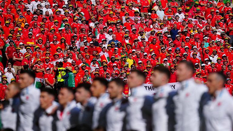 Die Fans von Wales haben den Spielern des Irans applaudiert.