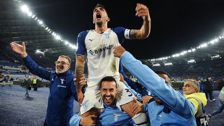 Lazio Rom gewinnt das Stadtderby gegen die Roma.
