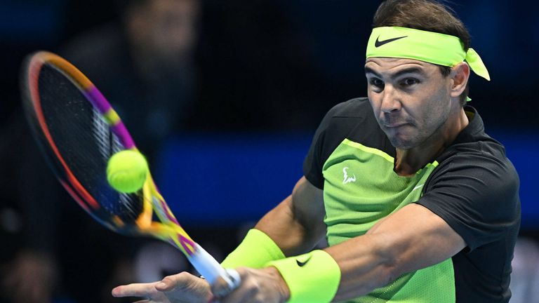 Rafael Nadal droht beim ATP-Finale der acht besten Tennisprofis des Jahres in Turin das frühe Aus. 