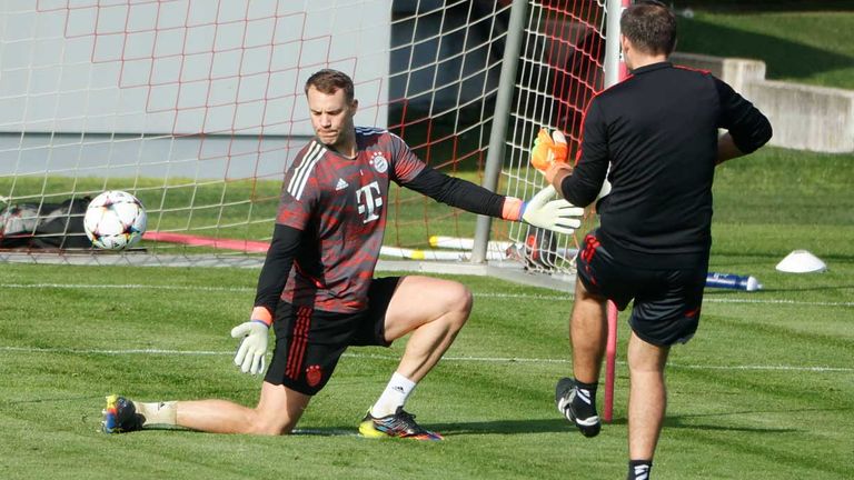 Manuel Neuer (l.) ist beim FC Bayern wieder im Training und steht vor seinem Comeback. 