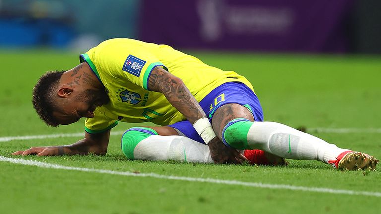 Neymar hat sich nach seiner Verletzung gegen Serbien zu Wort gemeldet.