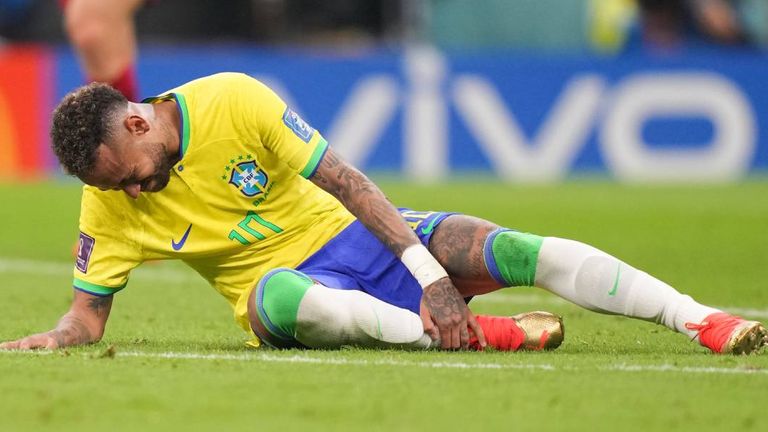 Der brasilianische Superstar Neymar muss bei der WM in Katar eine Zwangspause einlegen.