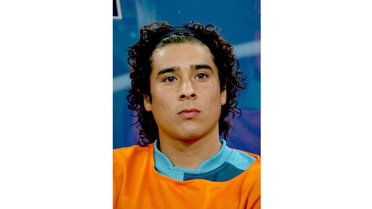 2006 in Deutschland nimmt Ochoa erstmals an einer Weltmeisterschaft teil. Der damals 19-Jährige ist aber nur Reservetorwart.