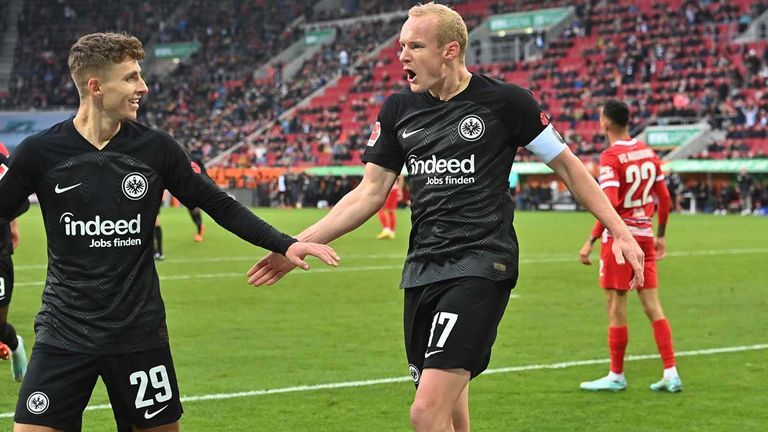 Sebastian Rode erzielt den zwischenzeitlichen Ausgleich für Eintracht Frankfurt beim FC Augsburg.