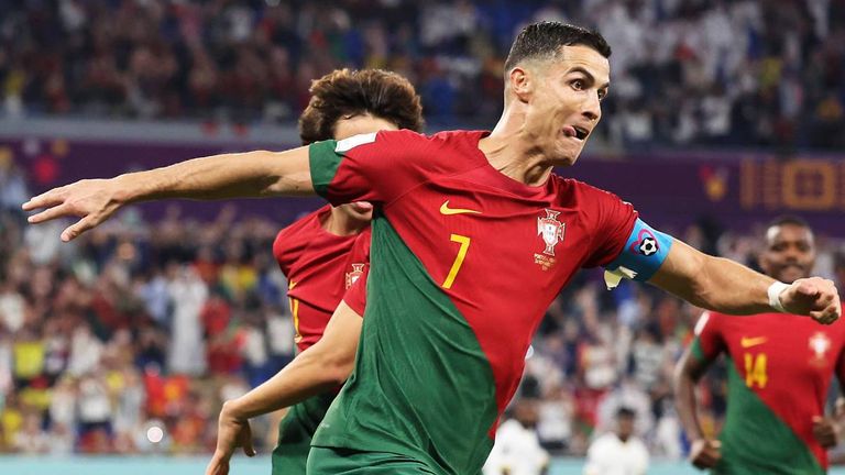 Ronaldo feiert seinen historischen Treffer.