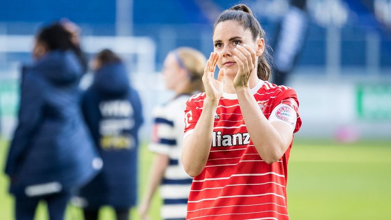 Sarah Zadrazil verlängert bis 2026 beim FC Bayern München.