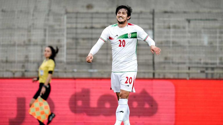 Sardar Azmoun und die iranischen Spieler dürfen bei der WM in Katar protestieren.