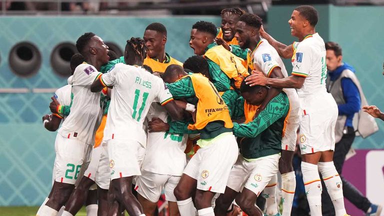 Sieg gegen Ecuador! Der Senegal steht als Zweiter der Gruppe A im WM-Achtelfinale. 