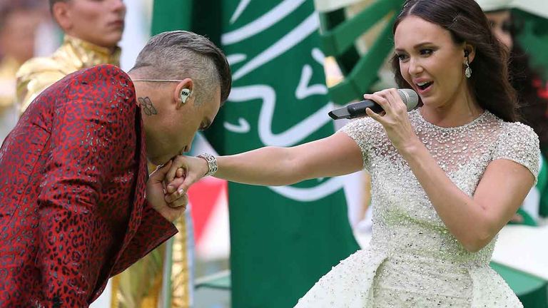 WM 2018 (Russland): Robbie Williams und Aida Garifullina (russische Sopranistin)