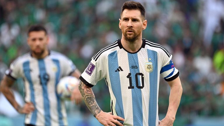 Lionel Messi musste mit der argentinischen Nationalmannschaft eine 1:2-Niederlage gegen Saudi-Arabien zum Auftakt der WM 2022 hinnehmen.