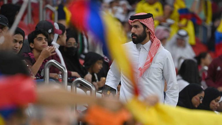 Nichtsdestotrotz wird es an der ein oder anderen Stelle auch mal ruppiger. Man spürt eine gewisse Gereiztheit und teilweise auch eine Überforderung, vor allem in der englischen Sprache. Meine WM-Note: 3