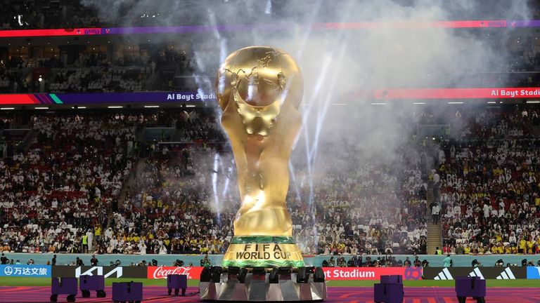 Qatar v Ecuador 2022 FIFA World Cup, WM, Weltmeisterschaft, Fussball A giant replica World Cup trophy during the opening ceremony of the 2022 FIFA World Cup Group A match at Al Bayt Stadium, Al Bayt PUBLICATIONxNOTxINxUKxCHN Copyright: xPaulxChestertonx FIL-17627-0089 
