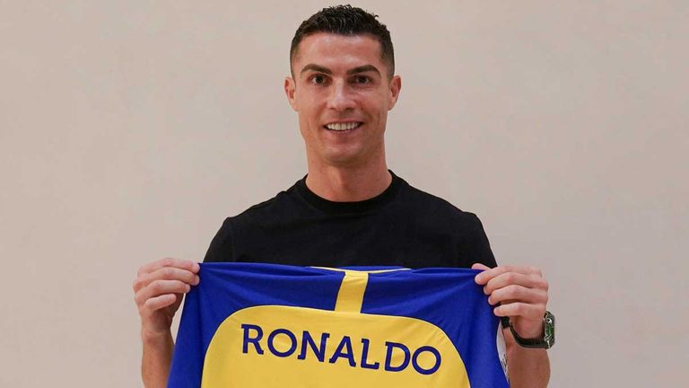 Cristiano Ronaldo hat einen Vertrag bis 2025 bei Al-Nassr in Saudi-Arabien unterzeichnet.