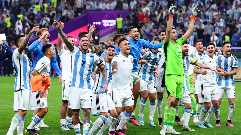 Argentinien feiert im Lusail-Stadion den Einzug ins WM-Finale.
