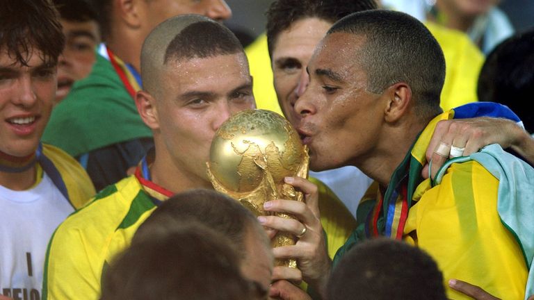 Brasilien – die Weltauswahl u.a. mit Ronaldo, Ronaldinho, Roberto Carlos, Rivaldo: Weltmeister 2002 gegen Deutschland.