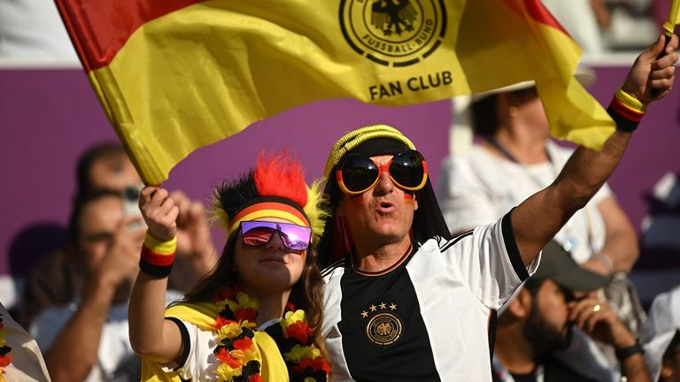 Für einige Fans der DFB-Elf gestaltet sich die Reise zur WM nach Katar sehr schwierig bis unmöglich. 