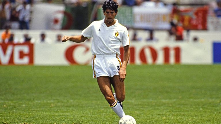Enzo Scifo (Belgien): Bei der WM 1986 in Mexiko macht der 20-jährige Scifo auf sich aufmerksam. Im offensiven Mittelfeld lenkt er das Spiel der Belgier und führt sie bis ins Halbfinale.