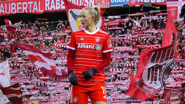 Die Bayern-Frauen um Lea Schüller spielen in der Champions League vor einer Rekordkulisse in der Allianz Arena.