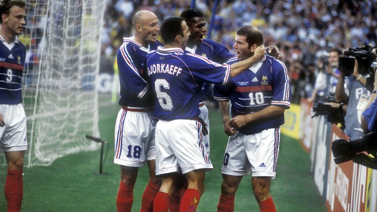 Frankreich – die Helden von 1998 u.a. mit Zidane, Lizarazu, Thuram, Desailly, Barthez: Heim-Weltmeister 1998 und Europameister 2000