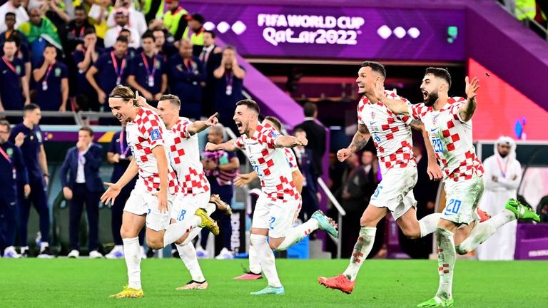 Erneut im Halbfinale: Mit dem Sieg über Brasilien hat sich Kroatien nach 2018 zum zweiten  Mal in Folge unter die besten vier Teams der Welt gespielt.