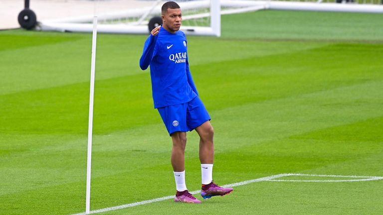 Kylian Mbappe hat drei Tage nach dem WM-Finale das Training bei PSG aufgenommen.