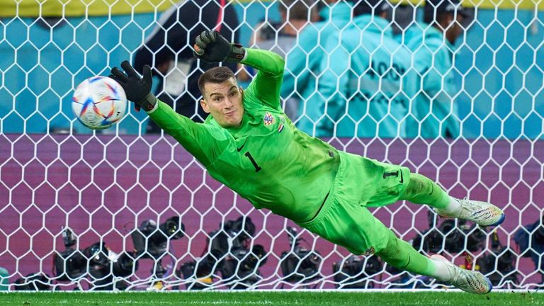 Spielt sich bei der WM ins Rampenlicht: Dominik Livakovic brillierte gegen Brasilien und hatte maßgeblichen Anteil am Halbfinal-Einzug.