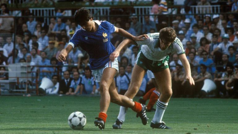Manuel Amoros (Frankreich): Bei der WM 1982 in Spanien wird Amoros zum besten jungen Spieler ausgezeichnet. Der Abwehrspieler entwickelt sich zu einem Topverteidiger und wird vier Jahre später zu Frankreichs Fußballer des Jahres gekührt.