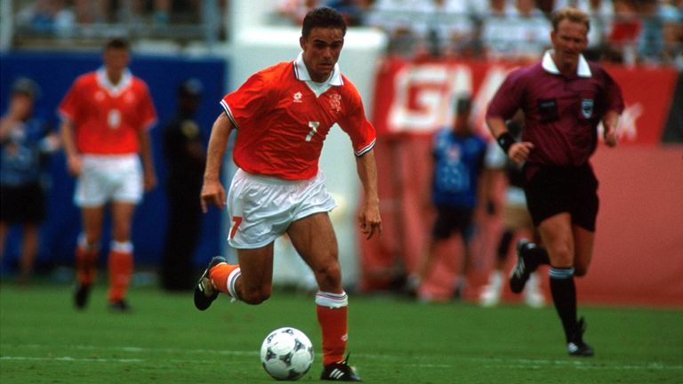 Marc Overmars (Niederlande): Bei der WM 1994 in den USA zeigt Overmars seine Qualität als Flügelstürmer. Später gehört der Niederländer zu den besten Außenspielern im Fußball.