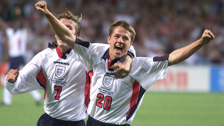 Michael Owen (England): Owen gilt bei der WM 1998 in Frankreich als ''Wunderknabe'' des englischen Fußballs. Der Stürmer liefert ab und wird noch im selben Jahr zum Fußballer des Jahres in England ausgezeichnet.