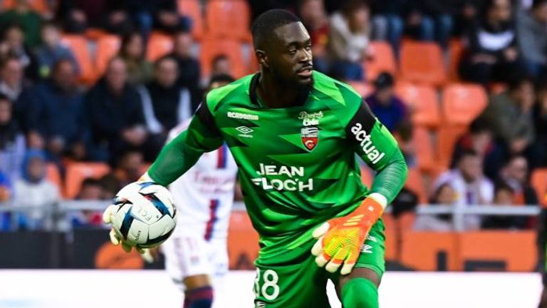 Yvon Mvogo hütet seit dieser Saison das Tor des FC Lorient.