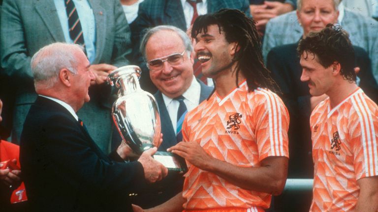 Niederlande – die einzigen Titelträger von Oranje u.a. mit Rijkaard, Gullit, van Basten: Europameister 1988 in Deutschland.