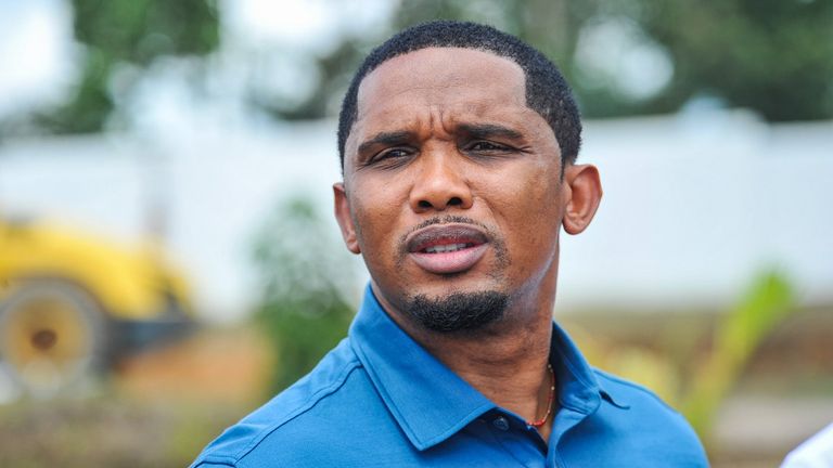 Samuel Eto´o griff einen Influencer in Katar an.