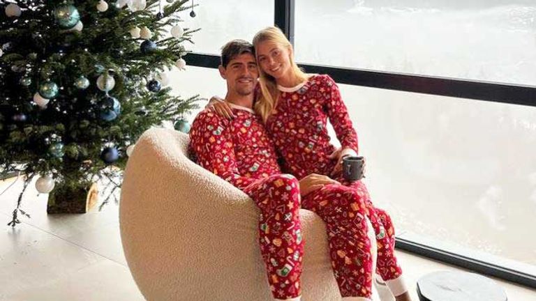Real-Keeper Thibaut Courtois genießt die Weihnachtstage an der Seite seiner Verlobten, dem israelischen Model Mishel Gerzig. Quelle: Instagram/Thibaut Courtois.