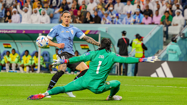 Uruguay und Ghana hoffen noch auf den Einzug ins WM-Achtelfinale.
