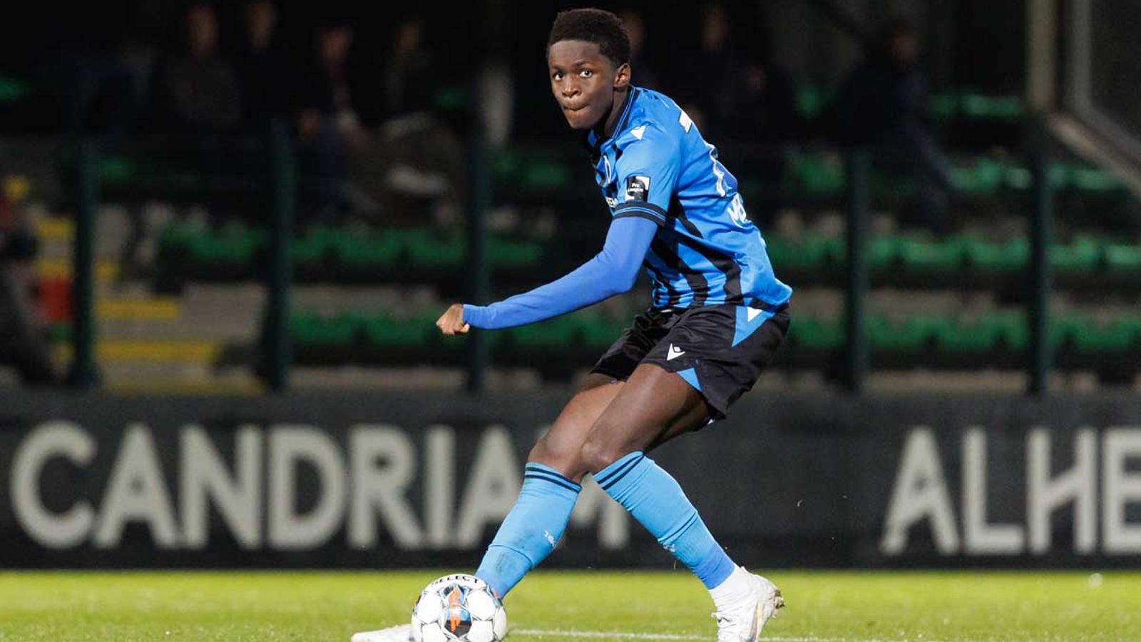 Bayer Leverkusen Transfer Mbamba verstärkt Werkself Vertrag bis 2028