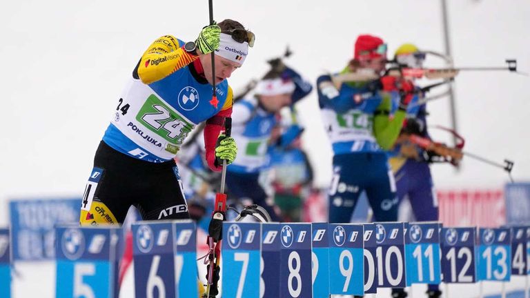 Thierry Langer sorgt am Schießstand auf der Pokljuka für eine kuriose Aktion.