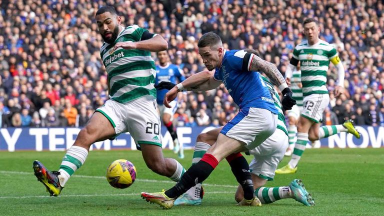 Im Old Firm Derby trennen sich Celtic und Rangers 2:2 unentschieden.