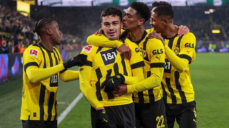 Spektakulärer Dreier gegen Augsburg! Dortmund gewinnt bei Hallers Pflichtspiel-Debüt.