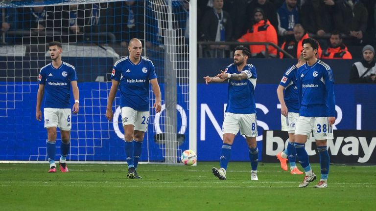 Der FC Schalke 04 hat mit 1:6 gegen RB Leipzig verloren und steht mit dem Rücken zur Wand.