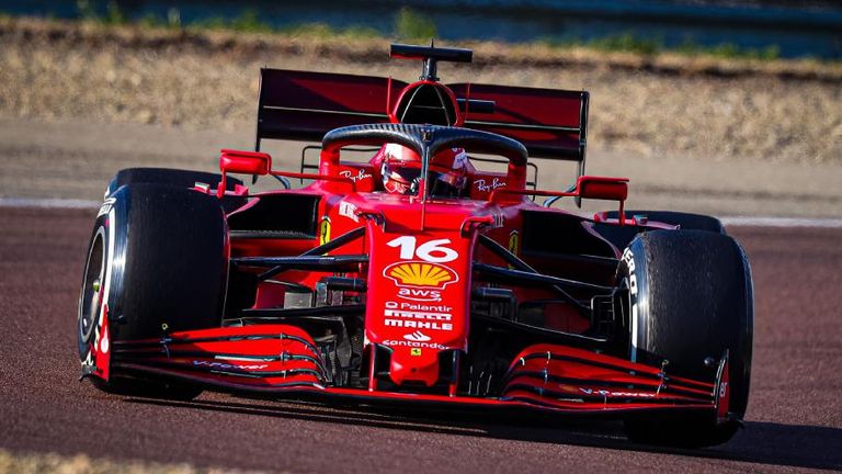 Der neue Teamchef von Ferrari, Frederic Vasseur,  macht eine Kampfansage in Richtung der Konkurrenz.