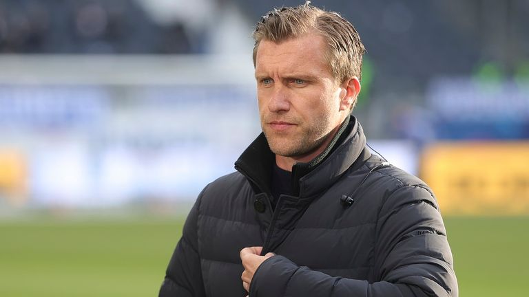 Eintracht Frankfurts Markus Krösche hat die SGE-Fans gegen die Kritik von Uli Hoeneß verteidigt.